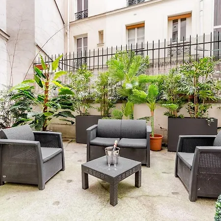 Bourd- Beyond Eiffel Tower Stylish Terrace